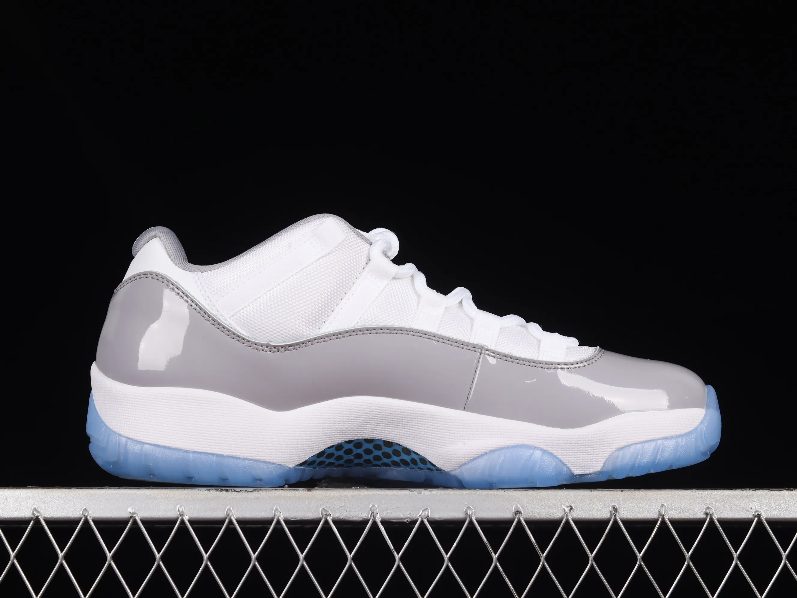 All categories Air Jordan Jordan series basketball shoes Air Jordan 11 F version Air Jordan AJ11 Low "Cement Grey" AJ11 Joe 11 cool gray 2.0 real standard real carbon low-top basketball shoes AV2187-140